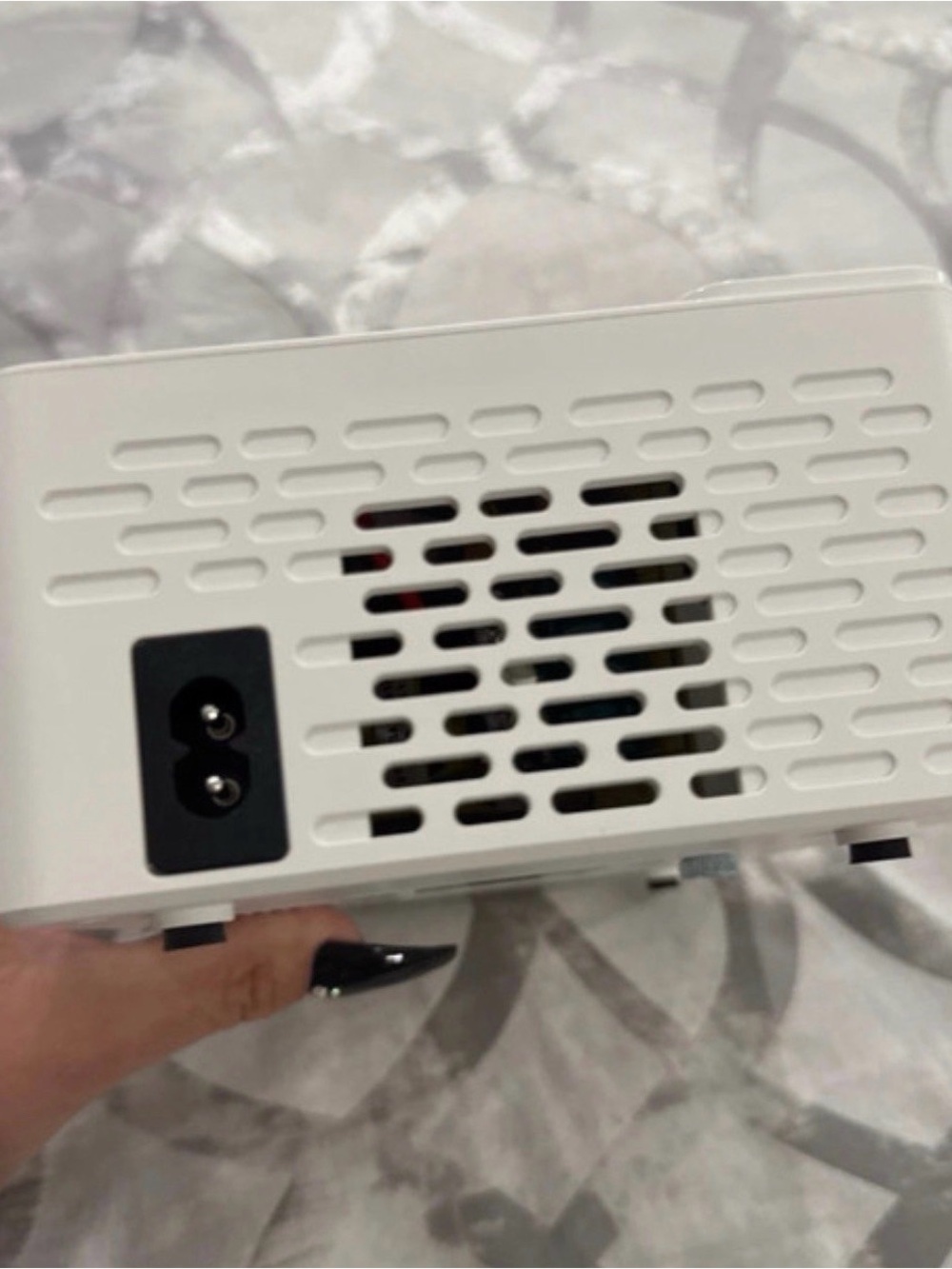 White Portable LED Mini Projector with USB - Picture 5 of 9